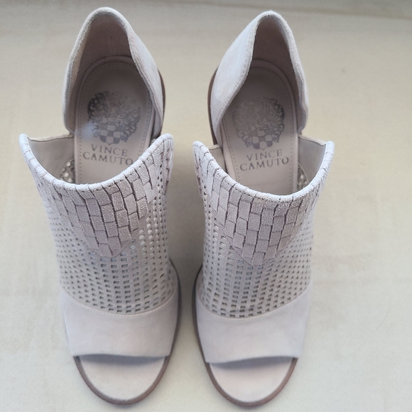 NIB Vince Camuto Fritzey Booties - Picture 2 of 7